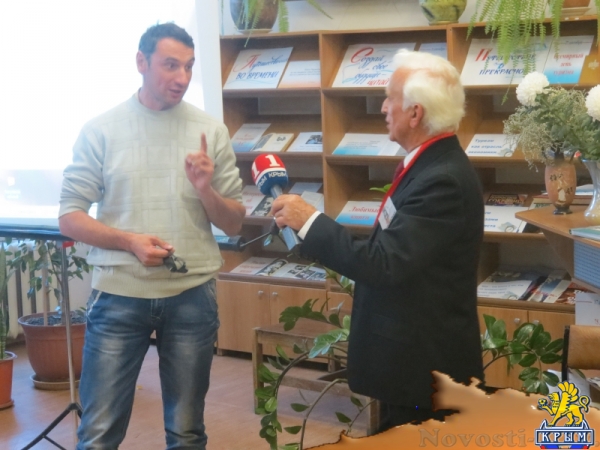 В центральной библиотеке Симферополя прошел юбилейный творческий вечер известного крымского юмориста и поэта Аркадия Вакуленко (ФОТО) - «Общество Крыма»