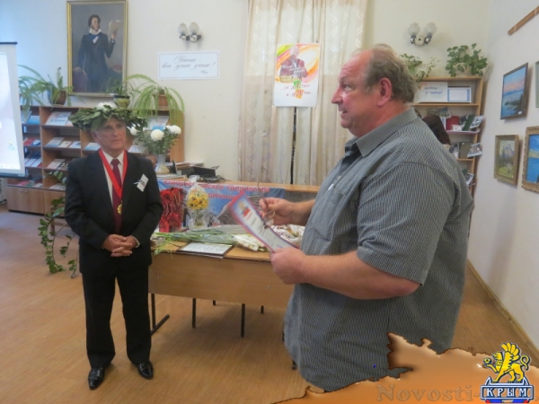 В центральной библиотеке Симферополя прошел юбилейный творческий вечер известного крымского юмориста и поэта Аркадия Вакуленко (ФОТО) - «Общество Крыма»