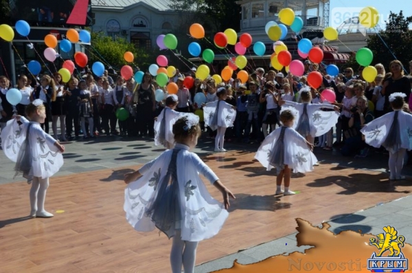 Ялта впервые присоединилась к акции "Журавлик мира или день без выстрела" (ФОТО) - «Симферополь»