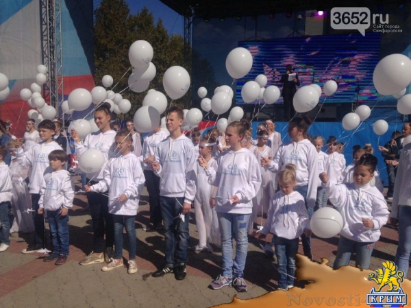 В центре крымской столицы запустили в небо бумажных "журавликов мира" (ФОТОФАКТ) - «Симферополь»