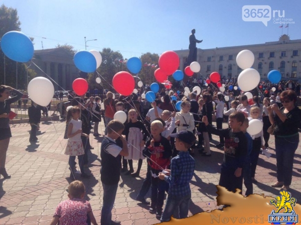 В центре крымской столицы запустили в небо бумажных "журавликов мира" (ФОТОФАКТ) - «Симферополь»