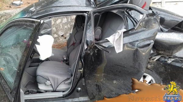 На трассе Симферополь-Ялта столкнулись легковушка и троллейбус (ФОТО, обновлено) - «Симферополь»