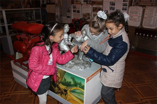 Ученики одной из школ г. Симферополя провели урок по пожарной безопасности в музее пожарной охраны Крыма - «МЧС»