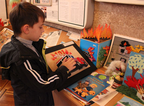 Ученики одной из школ г. Симферополя провели урок по пожарной безопасности в музее пожарной охраны Крыма - «МЧС»