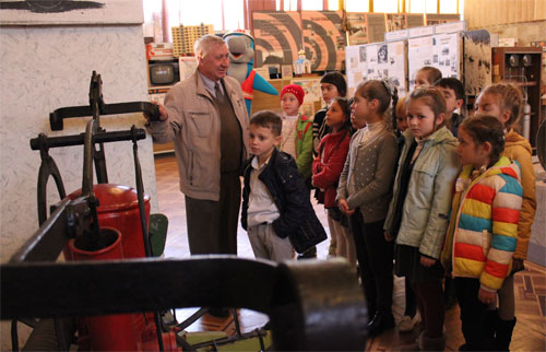 Ученики одной из школ г. Симферополя провели урок по пожарной безопасности в музее пожарной охраны Крыма - «МЧС»