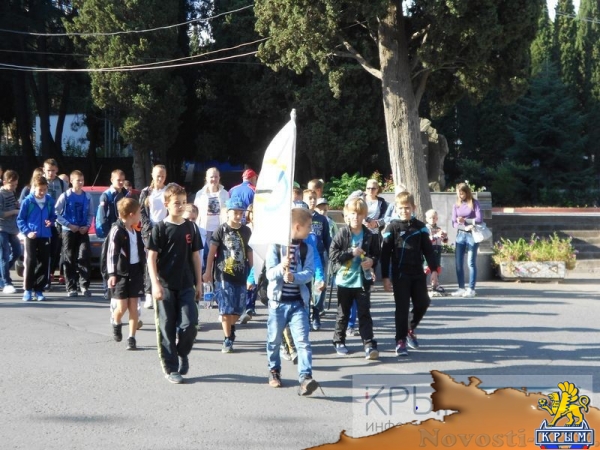 Школьники Алушты присоединились ко Всероссийскому дню ходьбы (ФОТО) - «Политика Крыма»
