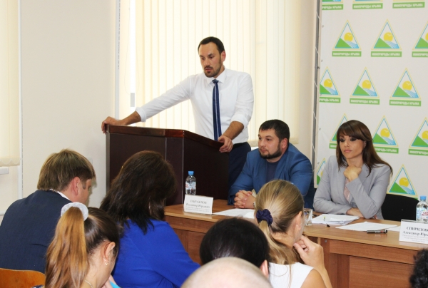 Просим сообщать о коррупционных фактах в учетно-регистрационной сфере по телефону «горячей линии» Госкомрегистра — Александр Спиридонов - «Госкомрегистр»