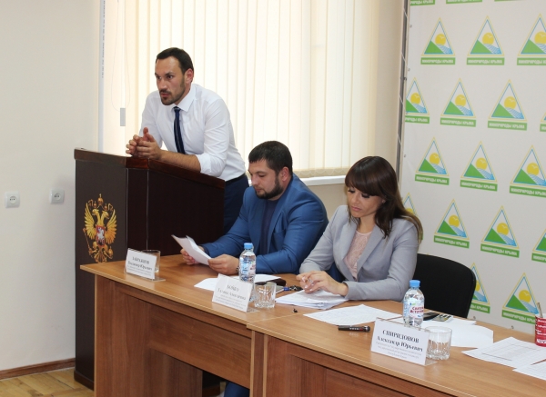 Просим сообщать о коррупционных фактах в учетно-регистрационной сфере по телефону «горячей линии» Госкомрегистра — Александр Спиридонов - «Госкомрегистр»