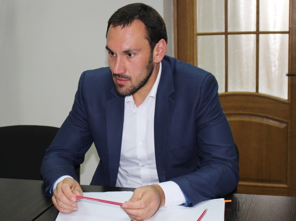 В Республике Крым в электронный вид переведены сведения о первых 52 000 объектов капитального строительства - Александр Спиридонов - «Госкомрегистр»