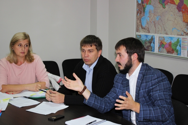 В Республике Крым в электронный вид переведены сведения о первых 52 000 объектов капитального строительства - Александр Спиридонов - «Госкомрегистр»