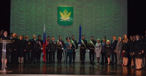 Ирина Клюева приняла участие в проведении ритуала крепления к древку полотнища знамени УФССП России по Республике Крым - «Правам ребёнка» Ирина Клюева приняла участие в проведении ритуала крепления к древку полотнища знамени УФССП России по Республике Крым - «Правам ребёнка»