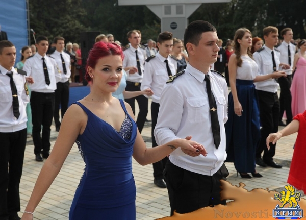 Первокурсникам КГМТУ вручили курсантские билеты - «Керчь» Первокурсникам КГМТУ вручили курсантские билеты - «Керчь»