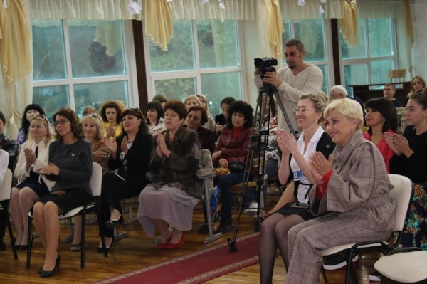 Уполномоченный по правам ребенка поздравила педагогов Дворца детского и юношеского творчества г Симферополя с профессиональным праздником - «Правам ребёнка»