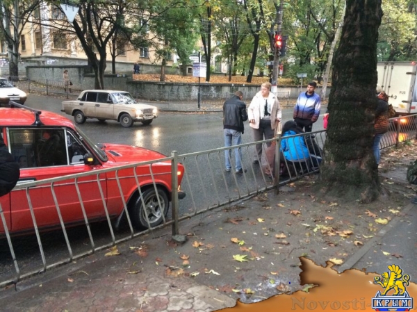 В Симферополе возле больницы им. Семашко сбили торопящегося пешехода (ФОТО) - «Симферополь» В Симферополе возле больницы им. Семашко сбили торопящегося пешехода (ФОТО) - «Симферополь»