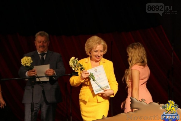 Педагогов Севастополя наградили в честь профессионального праздника  - «Культура»