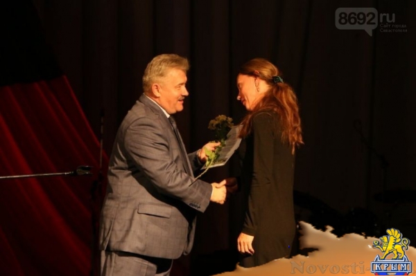 Педагогов Севастополя наградили в честь профессионального праздника  - «Культура»