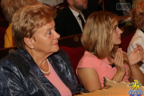 Педагогов Севастополя наградили в честь профессионального праздника  - «Культура»