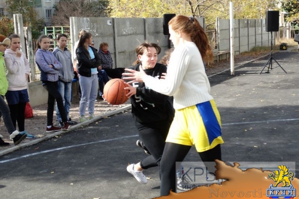 Новая площадка для уличного баскетбола открыта на окраине Симферополя (ФОТО) - «70 лет Победы»