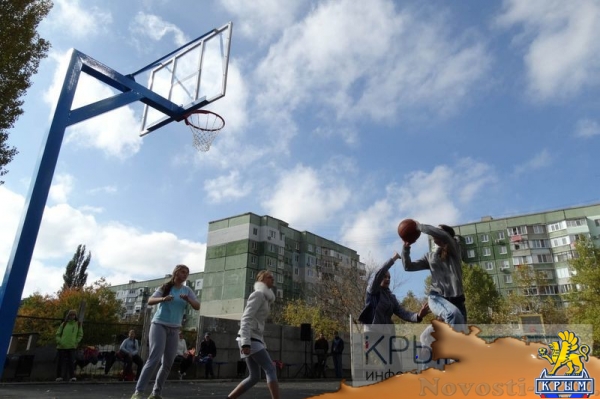 Новая площадка для уличного баскетбола открыта на окраине Симферополя (ФОТО) - «70 лет Победы»
