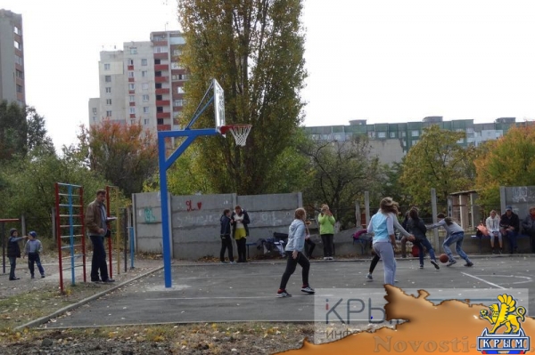 Новая площадка для уличного баскетбола открыта на окраине Симферополя (ФОТО) - «70 лет Победы»