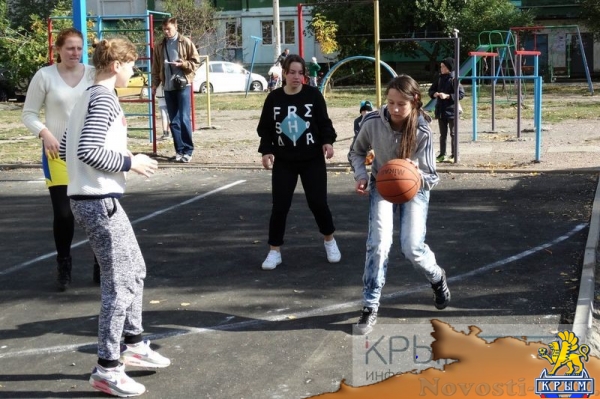 Новая площадка для уличного баскетбола открыта на окраине Симферополя (ФОТО) - «70 лет Победы»