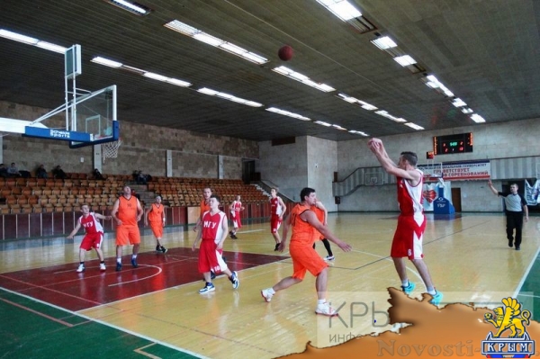 Команды из пяти городов одержали победы в стартовом туре мужского чемпионата Крыма по баскетболу (ФОТО) - «70 лет Победы»