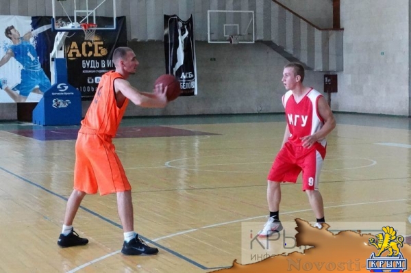 Команды из пяти городов одержали победы в стартовом туре мужского чемпионата Крыма по баскетболу (ФОТО) - «70 лет Победы»