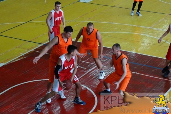 Команды из пяти городов одержали победы в стартовом туре мужского чемпионата Крыма по баскетболу (ФОТО) - «70 лет Победы»