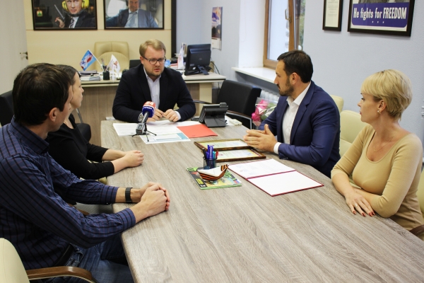 ГБУ РК «МФЦ» приближается к всероссийским стандартам обслуживания в учётно-регистрационной сфере — Александр Спиридонов - «Госкомрегистр»