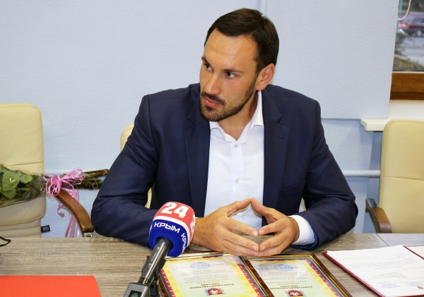 ГБУ РК «МФЦ» приближается к всероссийским стандартам обслуживания в учётно-регистрационной сфере — Александр Спиридонов - «Госкомрегистр»