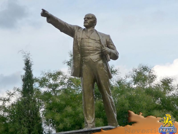 В Судаке неизвестные снесли памятник Ленину (ФОТО) - «Симферополь»