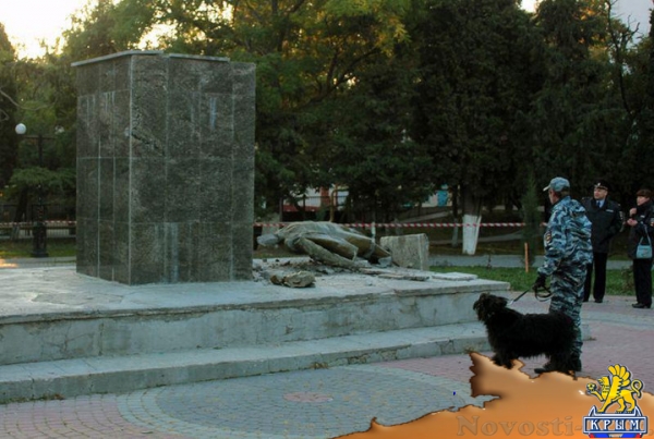 В Судаке неизвестные снесли памятник Ленину (ФОТО) - «Симферополь»