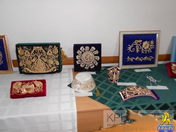 Выставка традиционной крымско-татарской вышивки прошла в Алуште (ФОТО) - «Культура Крыма» Выставка традиционной крымско-татарской вышивки прошла в Алуште (ФОТО) - «Культура Крыма»