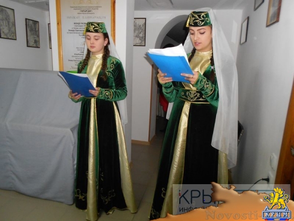 Выставка традиционной крымско-татарской вышивки прошла в Алуште (ФОТО) - «Культура Крыма» Выставка традиционной крымско-татарской вышивки прошла в Алуште (ФОТО) - «Культура Крыма»