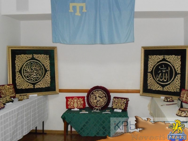 Выставка традиционной крымско-татарской вышивки прошла в Алуште (ФОТО) - «Культура Крыма» Выставка традиционной крымско-татарской вышивки прошла в Алуште (ФОТО) - «Культура Крыма»