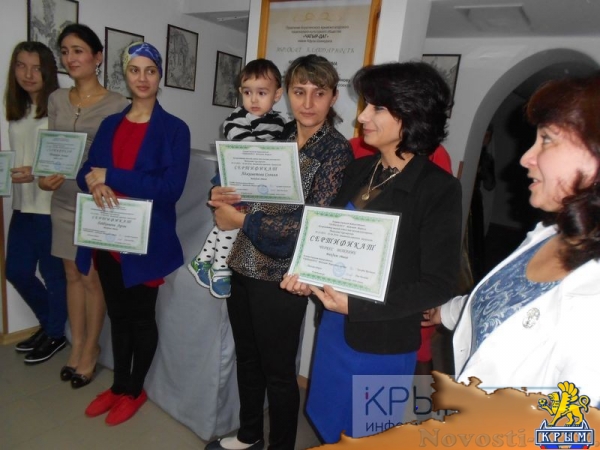 Выставка традиционной крымско-татарской вышивки прошла в Алуште (ФОТО) - «Культура Крыма» Выставка традиционной крымско-татарской вышивки прошла в Алуште (ФОТО) - «Культура Крыма»