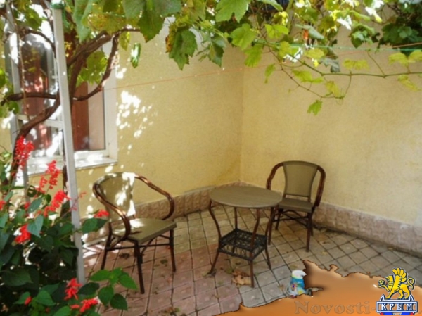 Отдых в Евпатории. 200 метров от моря 2-комнатный коттедж посуточно, для недорогого, но комфортного отдыха, Евпатория. Отдых в Крыму 2016 - жильё в Крыму без посредников - «Отдых в Евпатории»