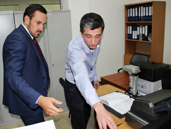 Считывание информации с документов за секунду: крымчан теперь обслуживают в подразделениях Госкомрегистра с помощью уникальной техники - «Госкомрегистр»