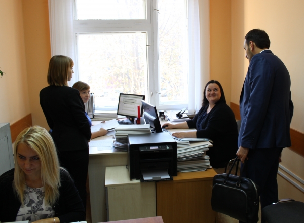 Необходимо продолжить улучшать материально-техническую базу Симферопольского городского управления Госкомрегистра — Александр Спиридонов - «Госкомрегистр»