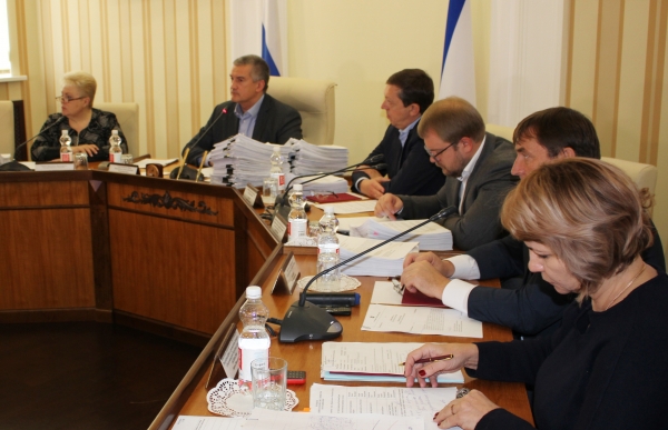 Такое явление, как очереди при оформлении недвижимости, в ближайшем будущем должно сойти на нет — Александр Спиридонов - «Госкомрегистр»