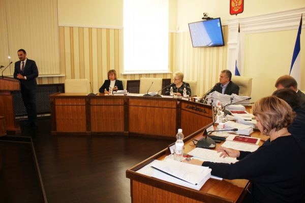 Такое явление, как очереди при оформлении недвижимости, в ближайшем будущем должно сойти на нет — Александр Спиридонов - «Госкомрегистр»