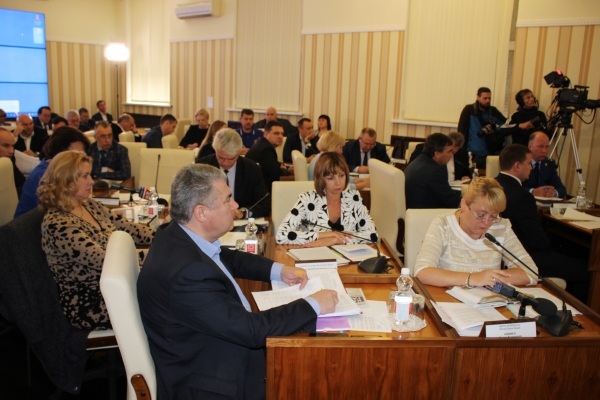 Такое явление, как очереди при оформлении недвижимости, в ближайшем будущем должно сойти на нет — Александр Спиридонов - «Госкомрегистр»