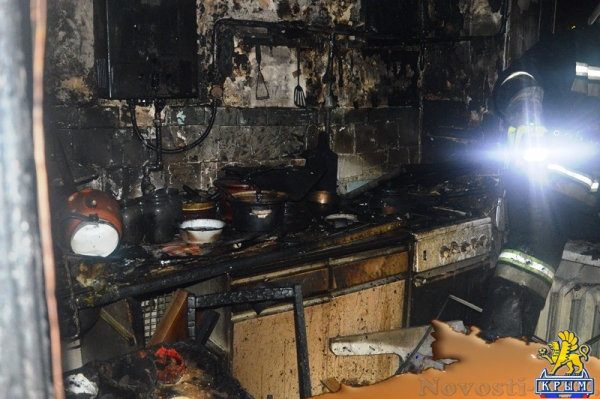 На пожаре в жилом доме Севастополя один человек погиб, один спасен, еще 10 эвакуированы (ФОТО)  - «Происшествия»