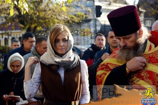 Поклонская в Симферополе приняла участие в освящении прокурорской часовни и получила икону Николая II с сыном (ФОТО, ВИДЕО) - «Политика Крыма» Поклонская в Симферополе приняла участие в освящении прокурорской часовни и получила икону Николая II с сыном (ФОТО, ВИДЕО) - «Политика Крыма»