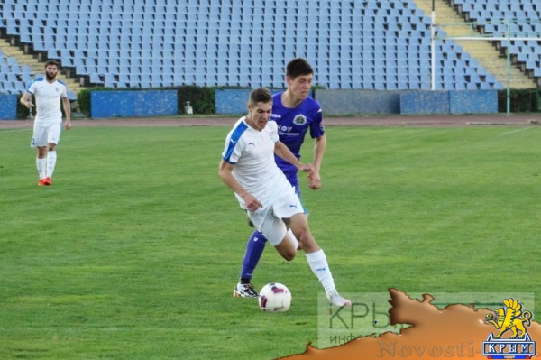 Лидирующие в чемпионате Премьер-лиги КФС «Крымтеплица» и «ТСК-Таврия» выиграли субботние матчи 10-го тура (ФОТО) - «Политика Крыма»