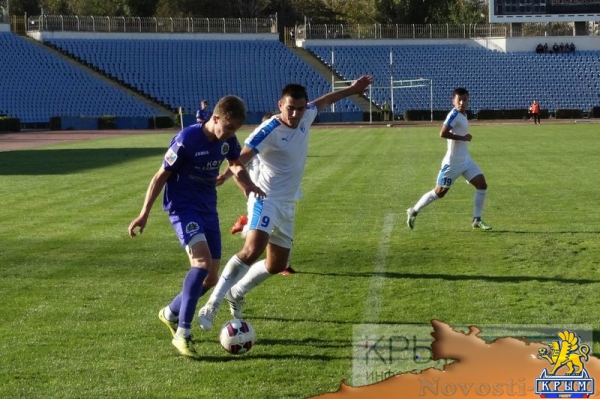 Лидирующие в чемпионате Премьер-лиги КФС «Крымтеплица» и «ТСК-Таврия» выиграли субботние матчи 10-го тура (ФОТО) - «Политика Крыма»