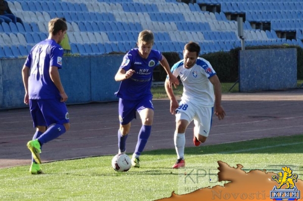Лидирующие в чемпионате Премьер-лиги КФС «Крымтеплица» и «ТСК-Таврия» выиграли субботние матчи 10-го тура (ФОТО) - «Политика Крыма»