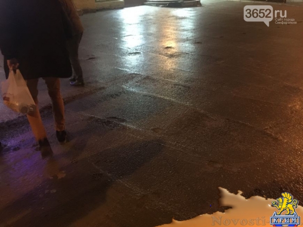 В центре Симферополя рабочие учат горожан «метко» прыгать, ходить на цыпочках (ФОТОФАКТ) - «Симферополь» В центре Симферополя рабочие учат горожан «метко» прыгать, ходить на цыпочках (ФОТОФАКТ) - «Симферополь»