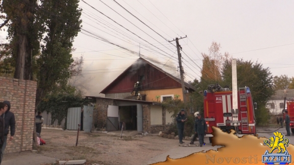 В Симферополе едва не сгорел жилой дом: На месте происшествия работали 29 пожарных (ФОТО, ВИДЕО) - «Симферополь»