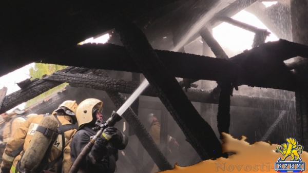 В Симферополе едва не сгорел жилой дом: На месте происшествия работали 29 пожарных (ФОТО, ВИДЕО) - «Симферополь»